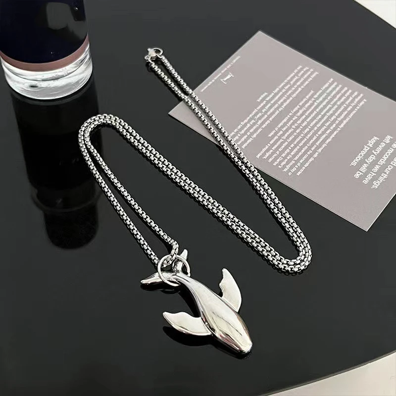 1PCS Fashion Trend Whale Titanium Steel Pendant Necklace Exquisite High-end Design Small Whale Cold Wind Long Sweater Chain