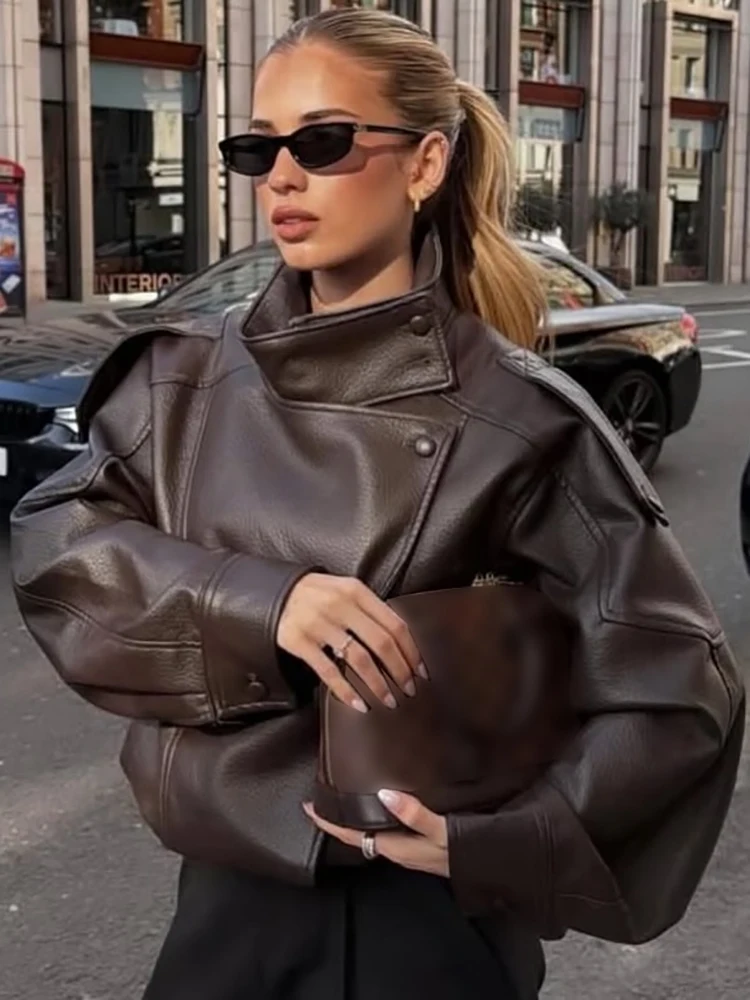 Damen Vintage Kunstleder-Motorradjacke mit Hohem Kragen, Asymmetrischem Reißverschluss, Fledermausärmeln, Loser Passform und Elastischem Saum – Detail 3