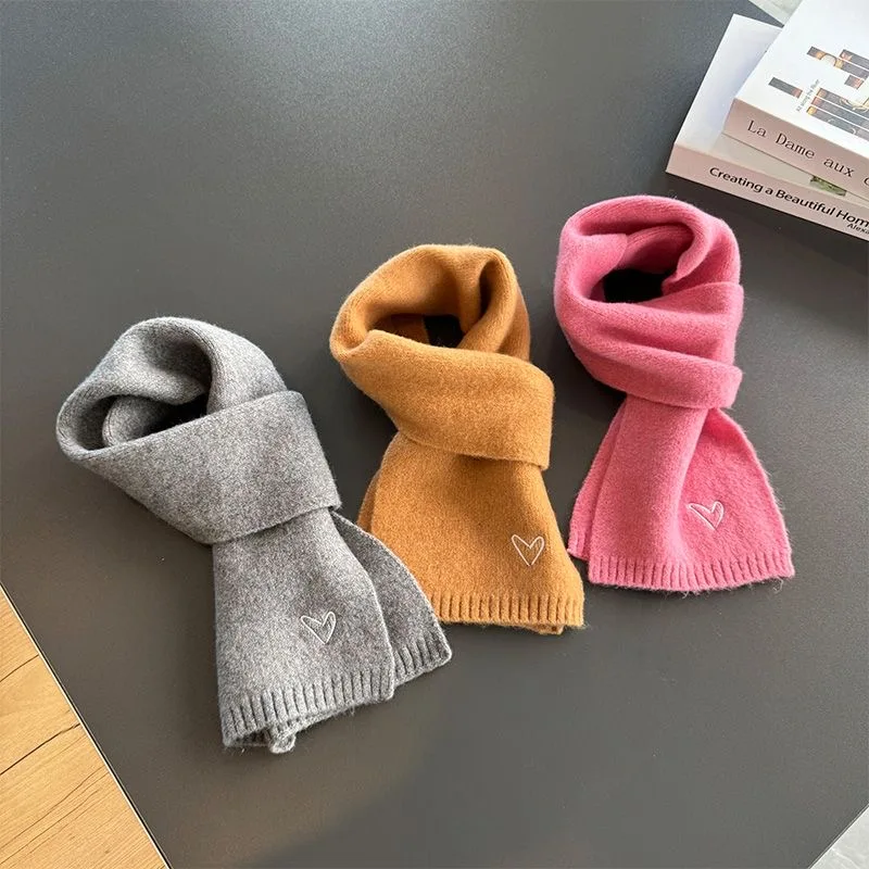 2025 Korean version of children's scarf autumn and winter boys and girls warm love foreign style versatile baby bib trend