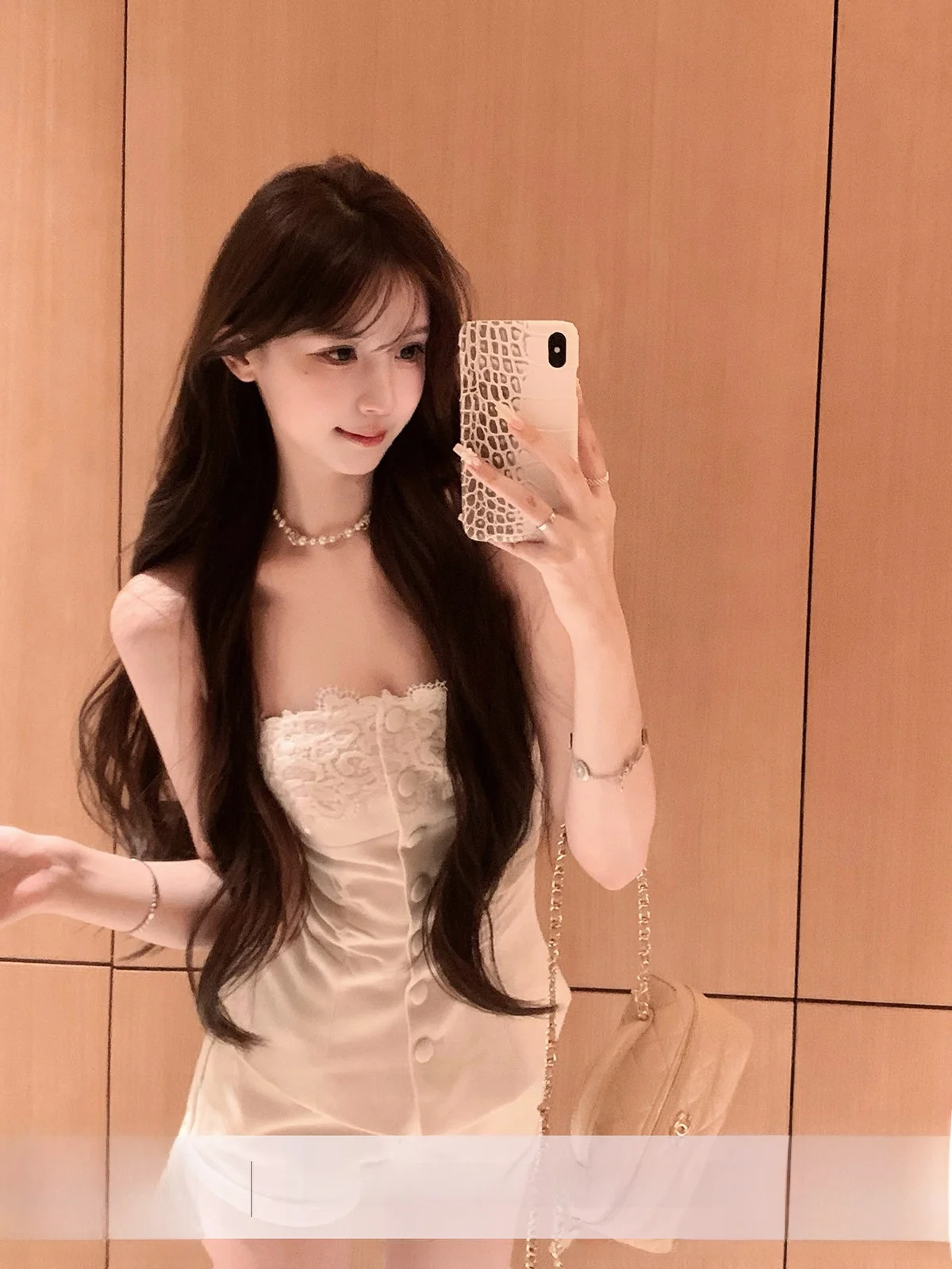 

Комплект Yoyozhang Zhang Yuyu Sweet Heart True Love Apricot: Женский зимний кружевной топ на бретельках с вставками и шорты для повседневной носки