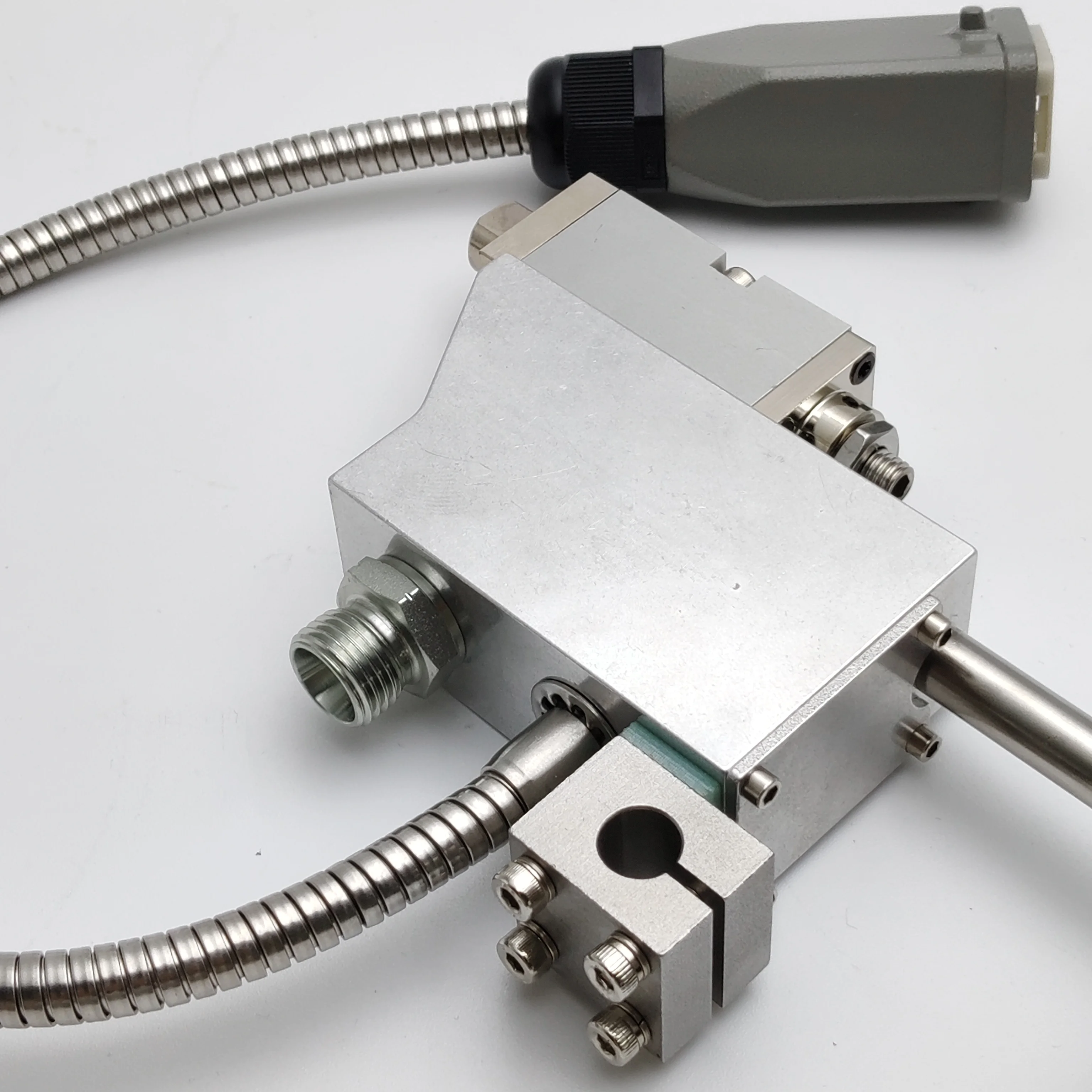 

A Replacement Part for a Hot Melt Glue Used in Mattress Manufacturing with a Five-hole Plug