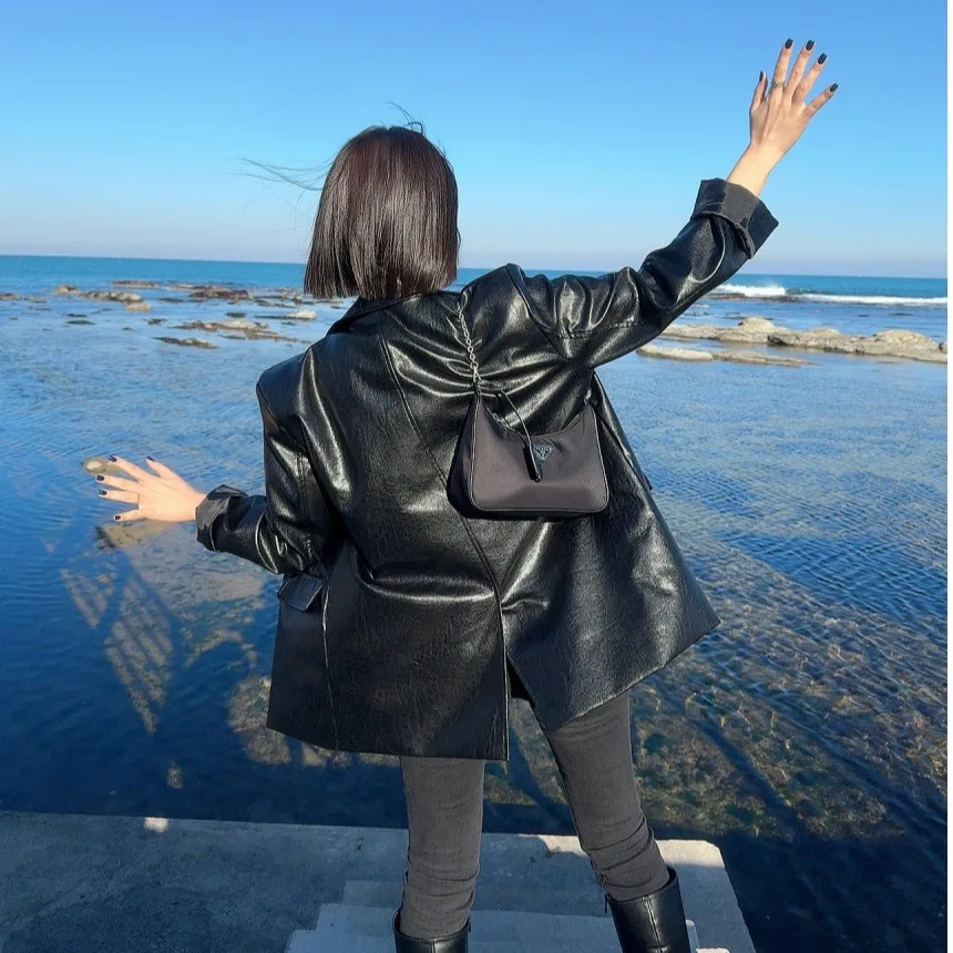 معطف نسائي أنيق فضفاض بتصميم عتيق من جلد البولي يوريثان Jaet Faionable Commute متعدد الاستخدامات طويل Sve irt النسخة الكورية من الجلد