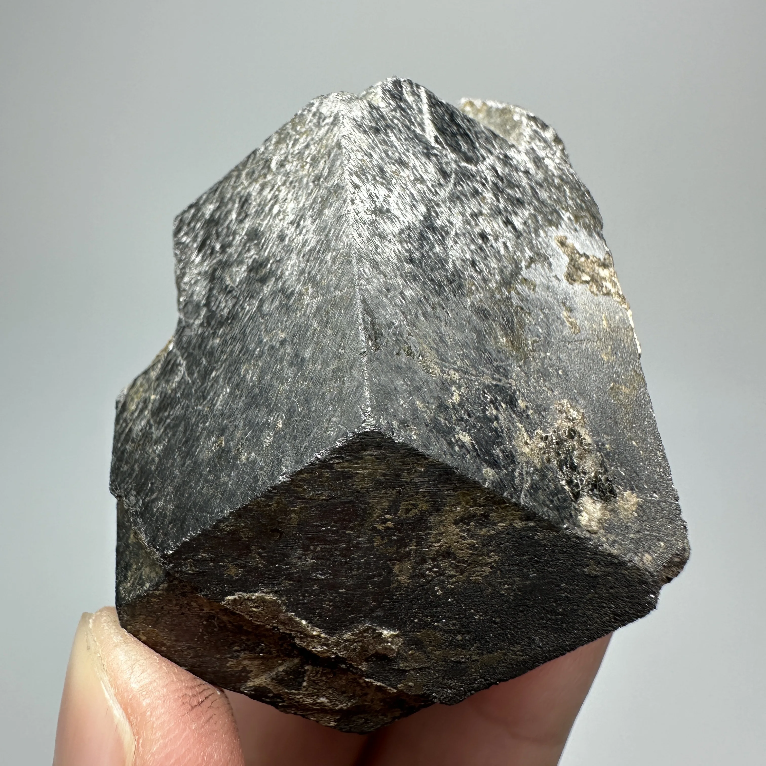 Natural Raw Magnetite Mineral Specimen Stones And Crystals Healing Grystals Quartz Home Decoration