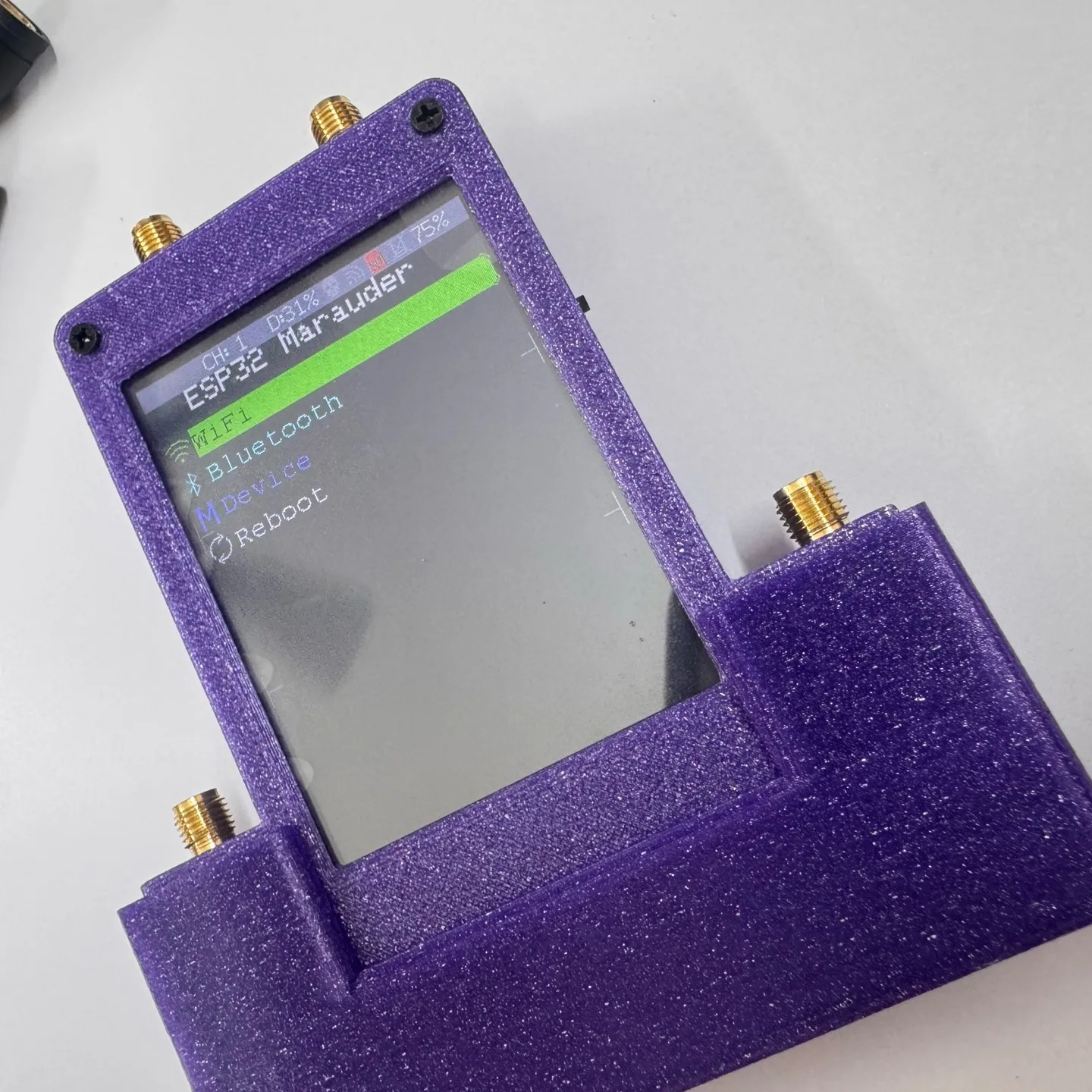 وحدة متعددة الوظائف مع شاشة 2.8 بوصة، WiFi، 433M RF، GPS – V2 نسخة مطورة لـ Flipper Zero