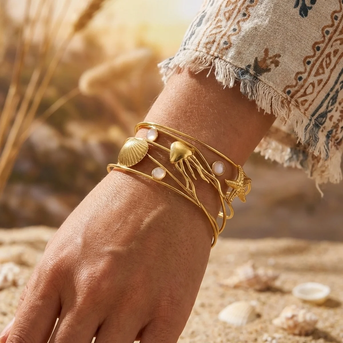 Mehrliniger Armreif aus Edelstahl mit Seestern-, Muschel-, Quallen-, Seepferdchen-, Sonnen- und Schildkrötenmotiven für Damen und Herren, Sommer-Schmuck. – Detail 11