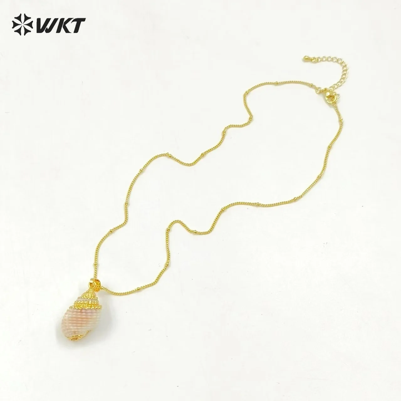 WT-JN023 Wholesale Fashion Design Necklace For Women Natural Eletroplated Trumpet Shell With Gold Chain
