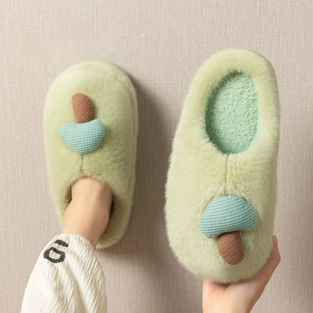 TZLDN Women's Winter Warm Cartoon Slippers Closed Toe Non Slip Furry House Shoes Women Indoor Bedroom 4CM EVA Sole Plush Slipper