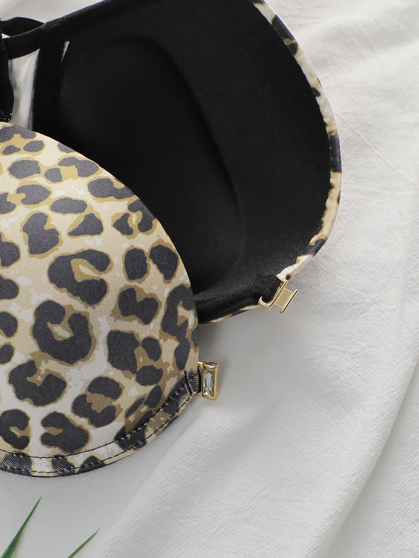 Dámská sexy spodní prádlo s přední přezkou, leopardím potiskem, krajkou a překříženými zády s ocelovými kroužky, nařasenou push-up podprsenkou A3159 - náhled 5