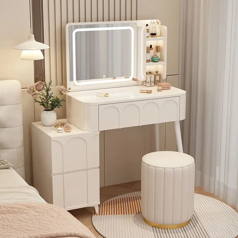 

Cream wind, dresser, bedroom, modern, simple, small apartment