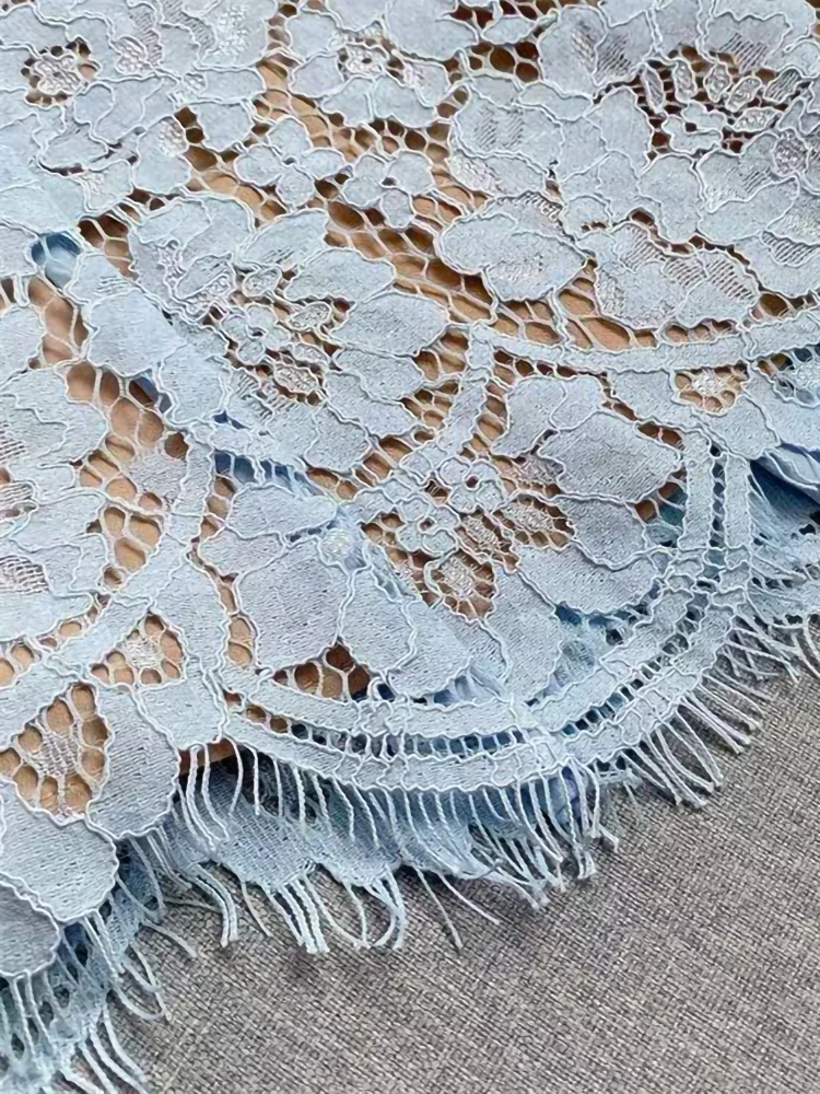 فستان قصير من الدانتيل الأزرق على الموضة لصيف 2025 فستان نسائي أنيق بدون أكمام ورقبة دائرية مزين بالخرز رداء نحيف للسيدات