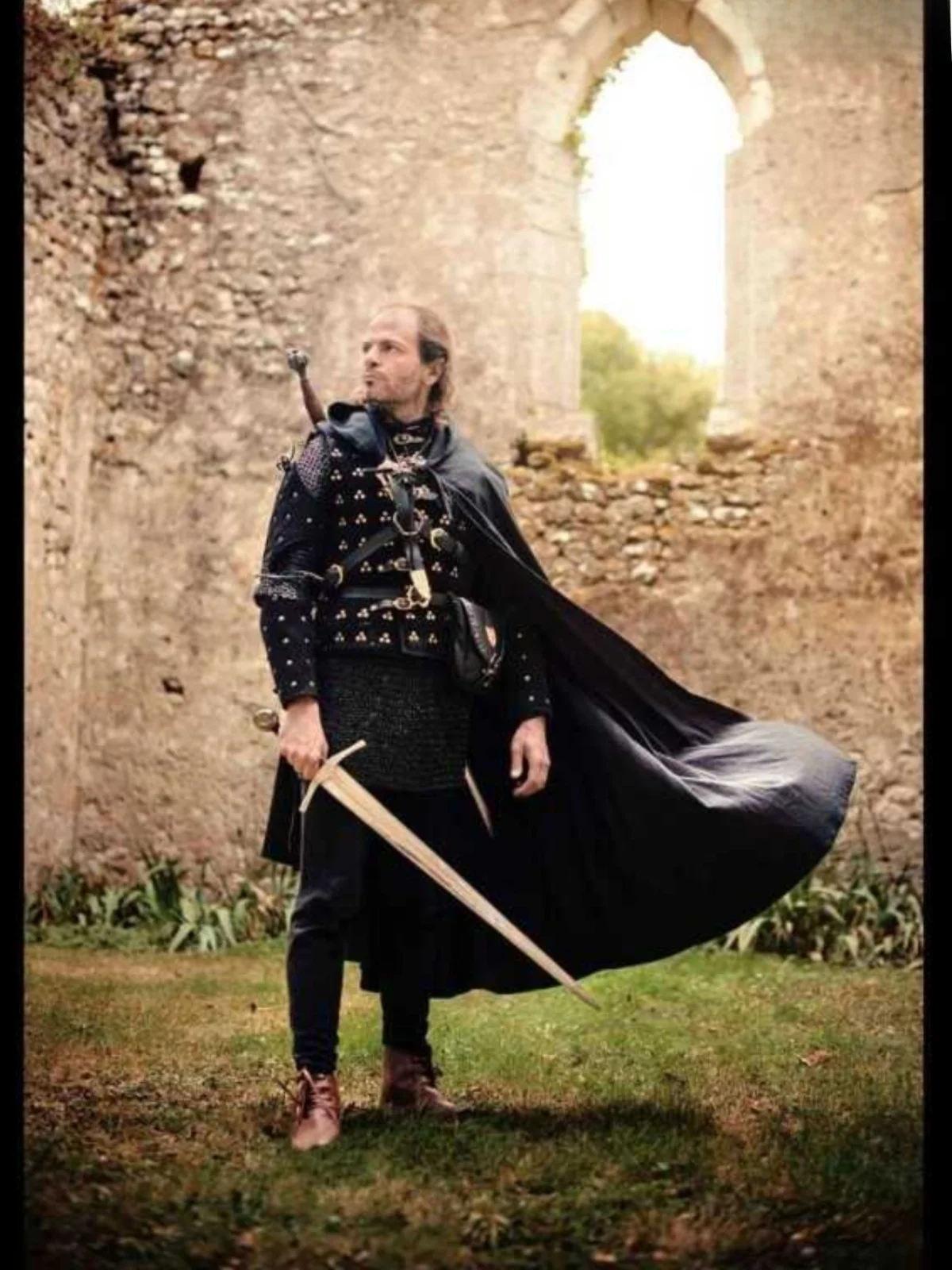 Mantello cosplay rosso lungo con cappuccio per loween Par Role-plang Costume di scena etnico in materiale poliestere per uomo adulto