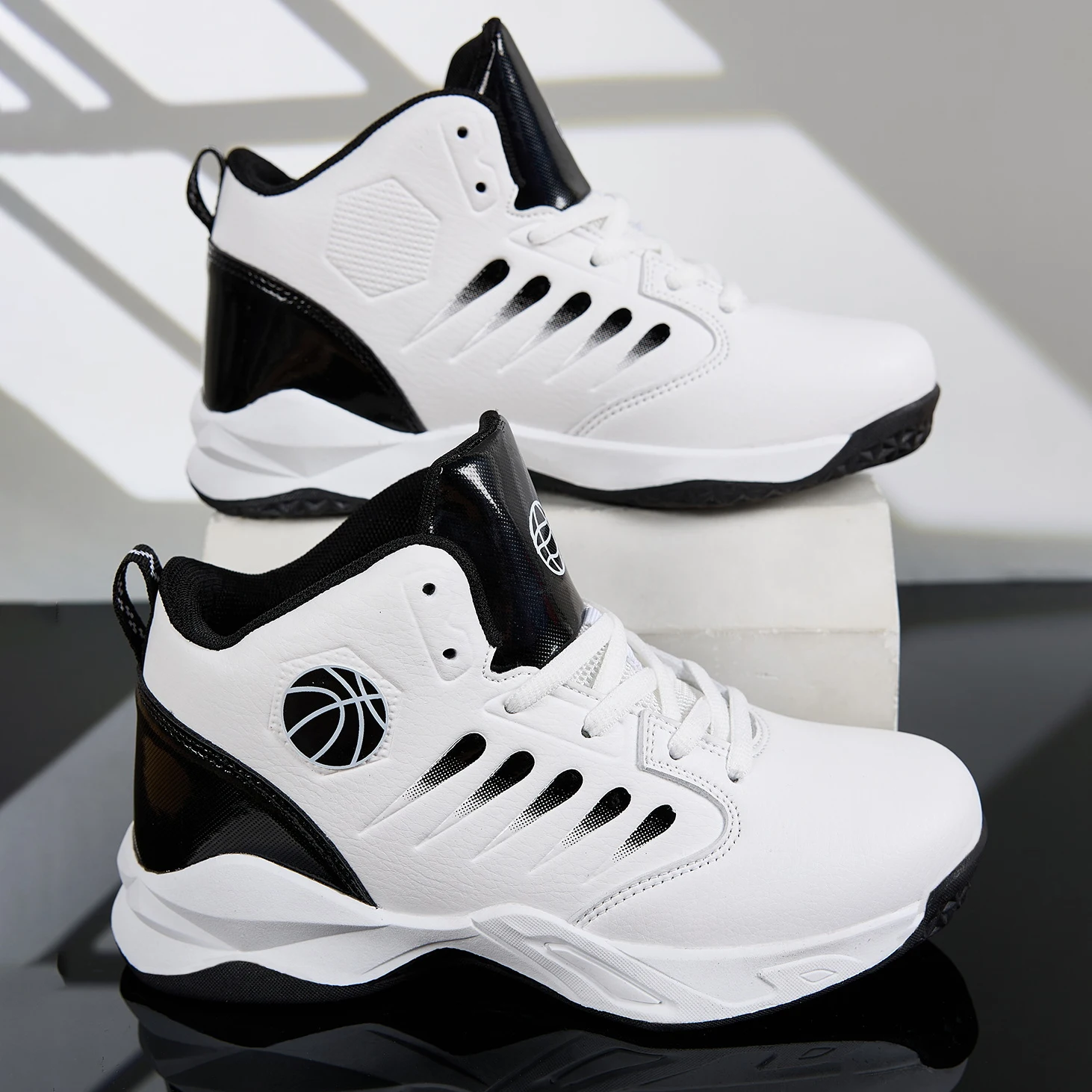 

Youngsters Breathable High-Top Anti-Slip Shock-Absorbing Training & Game Sneakers for Kids Basketball Shoes