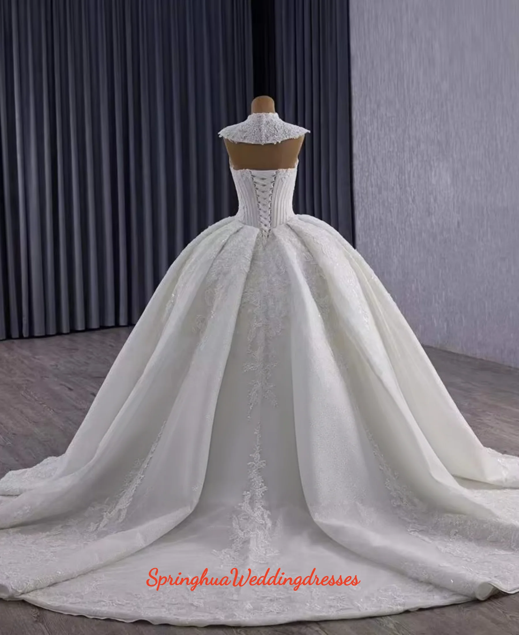 Customized New Arrival Lace Wedding Dress Sweetheart Lace Up Back Crystal Sequins Detachable Neck Classic Vestidos De Novia
