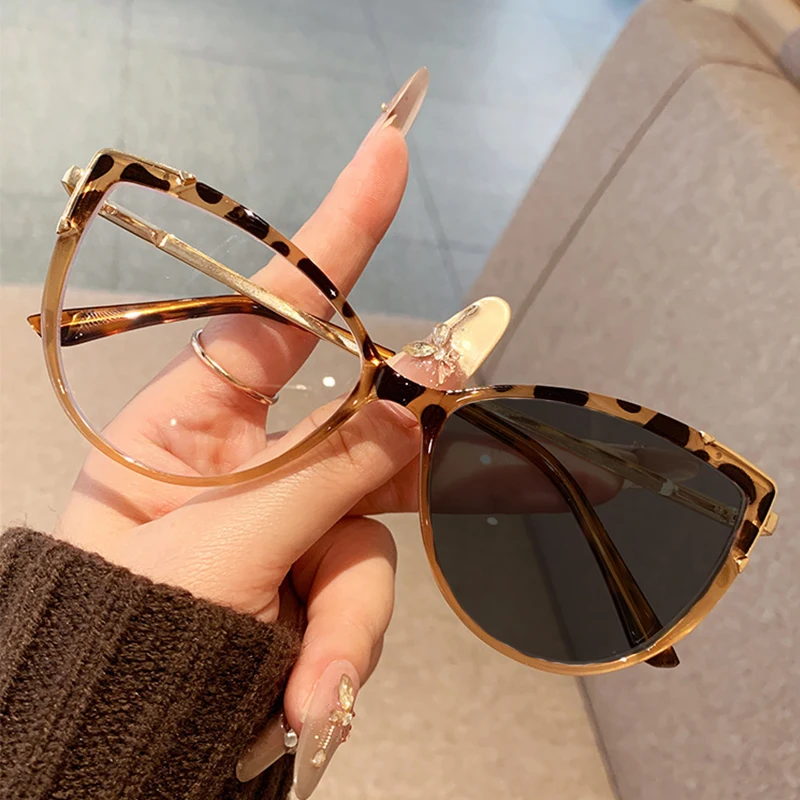 Retro-Cat-Eye-Brille mit Gesicht, modischer Trend, großer Rahmen, photochrome Brille, Auto-Anti-Blaulicht-Brille 8809