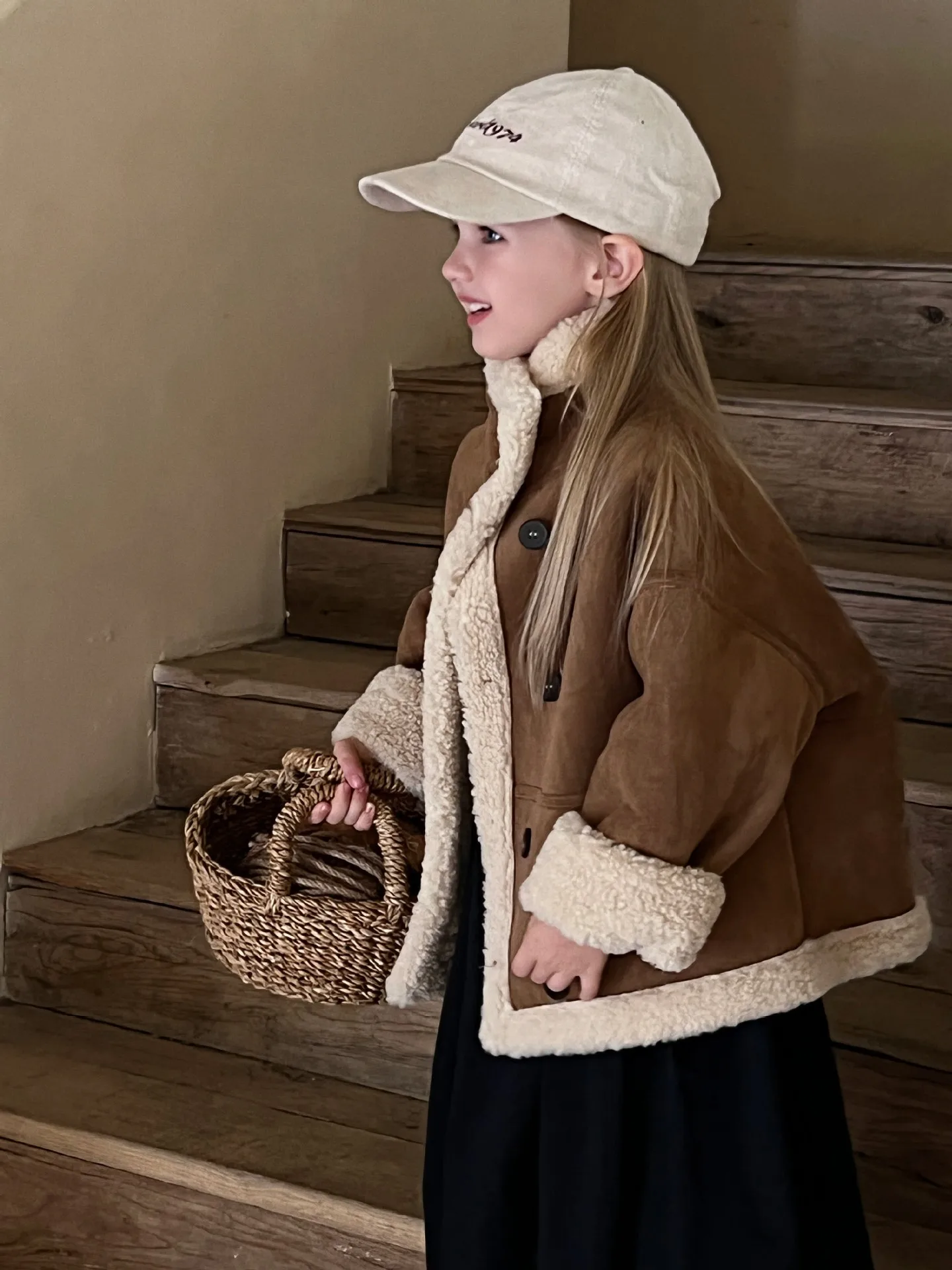 Girls Coat Autumn and Winter New Retro Lamb Wool Children's Fur Integrated Stand Up Collar Casua Coat Kids Jackets for Girls