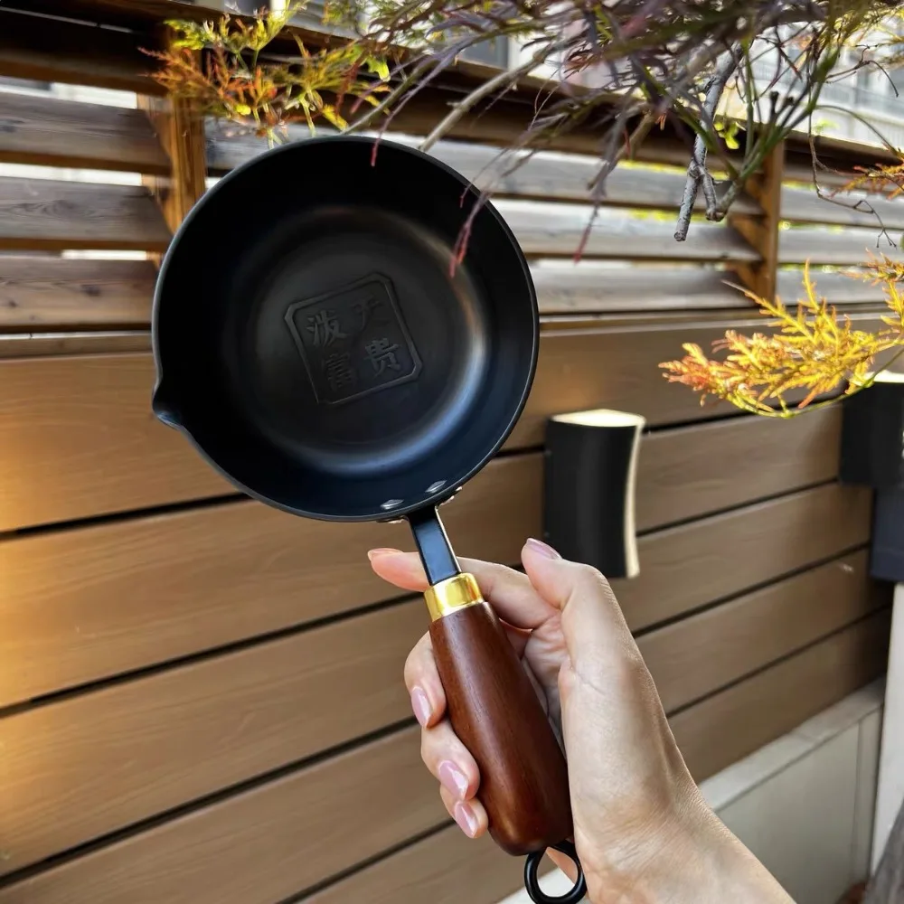 Cast Iron Oil Splashing Pot Uncoated V Shape Diverter Port Omelette Pan Thickened Deepened Milk Pot Induction Cooker