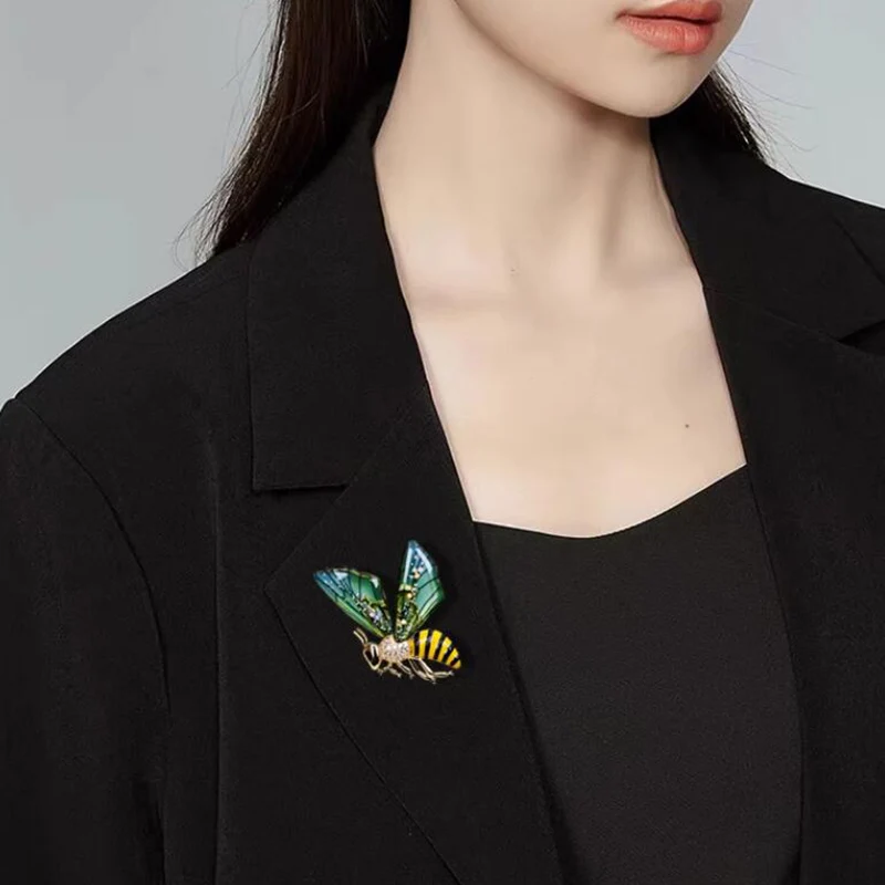 Fashion Crystal Fairy Bee Brooches For Women Rhinestone Animal Lapel Pin Corsage Fixed Clothing Accessories Female Collar Tips