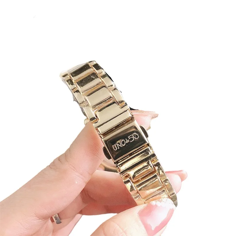 ساعة UNOde50 براقة: طراز مبهر، نداء راقي، تكلفة بأسعار معقولة