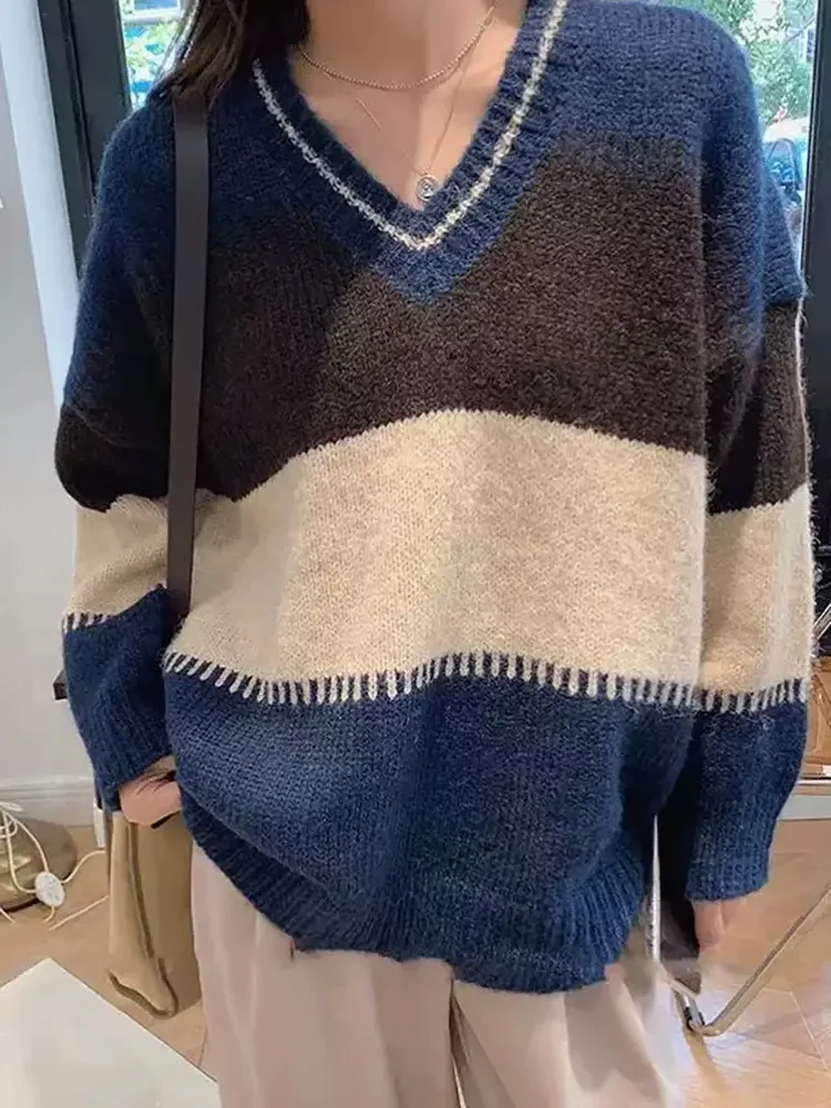 Sweter damski z dekoltem w serek, kontrastowymi kolorami, dzianinowy, modny, luźny, typu baggy, patchworkowy, z długim rękawem, miękki.