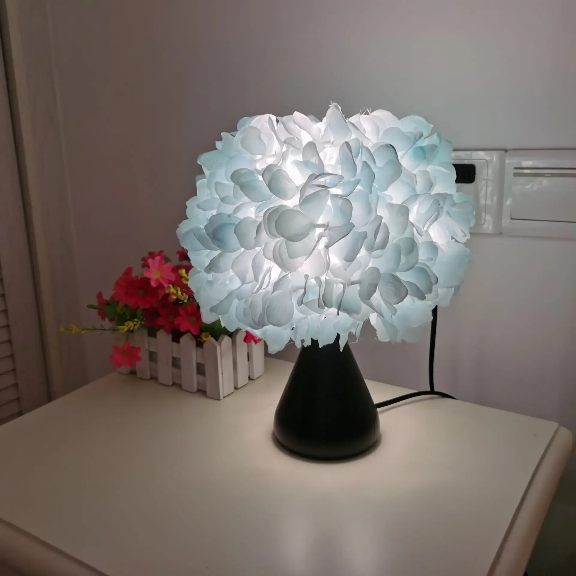 Simulation Flower Table Lamp Romantic Bedroom Ornament Lamp Valentine's Day Gift Wedding Decoration