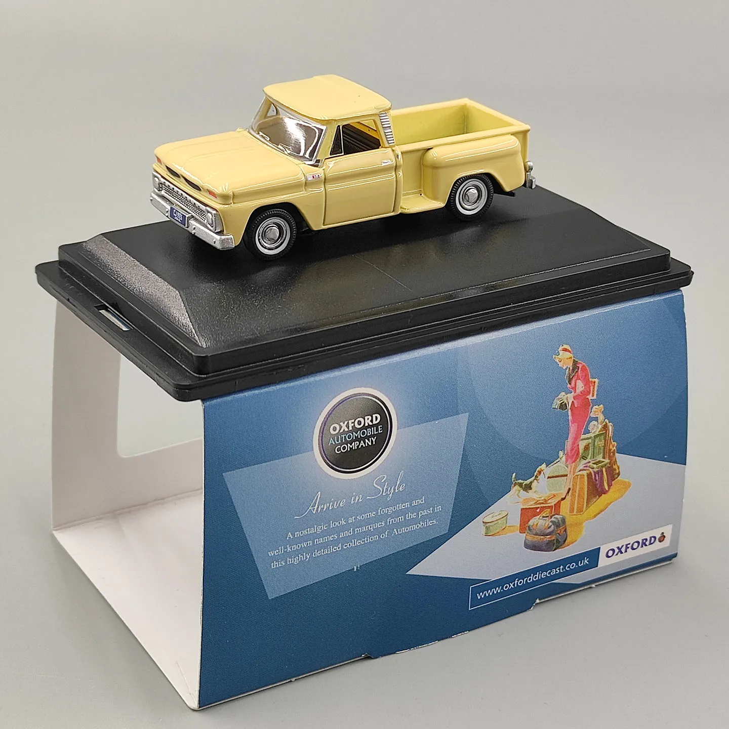 Diecast OXFORD 1:87 Scale Stepside Pick Up1965 Yellow alloy car model