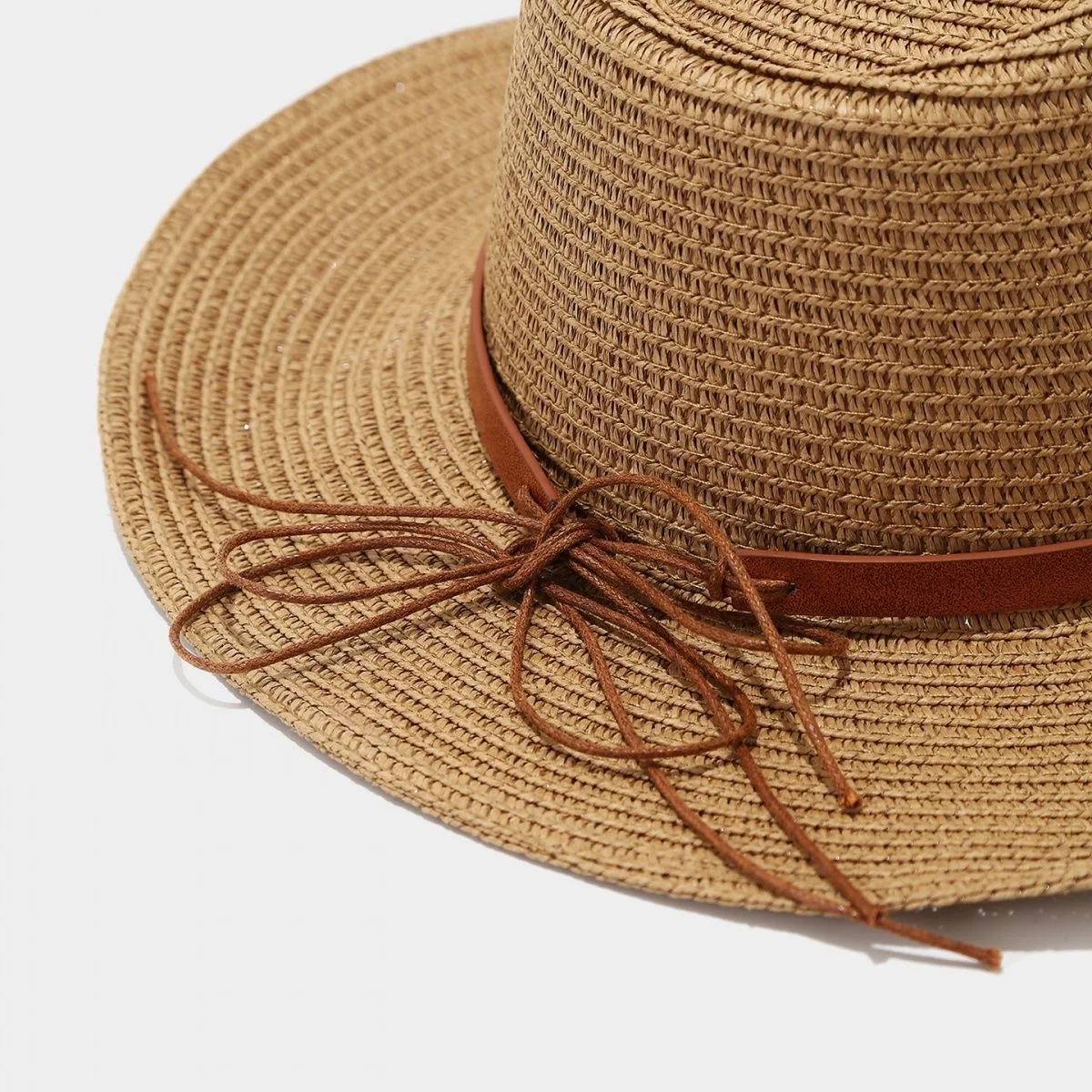 Original Color Straw Cowboy Hat, Unisex Wide-Brimmed Sun Protection Hat, Breathable and Adjustable with Windproof Strap, Suitable for Outdoor Travel and Photography, Available in Multiple Colors