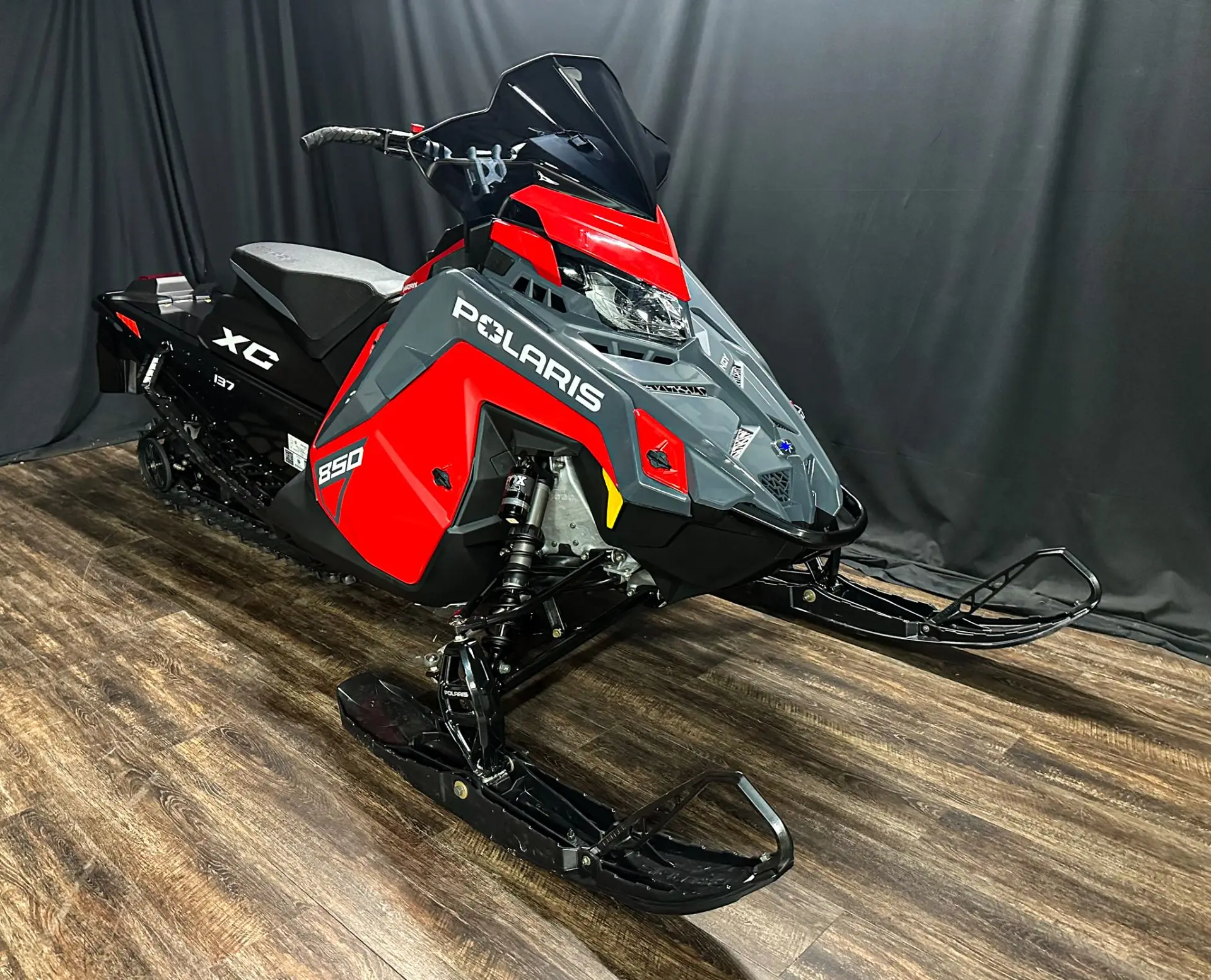 สินค้าใหม่ในสต็อก รถสโนว์โมบิล 850 Indy XC 137[ใหม่]