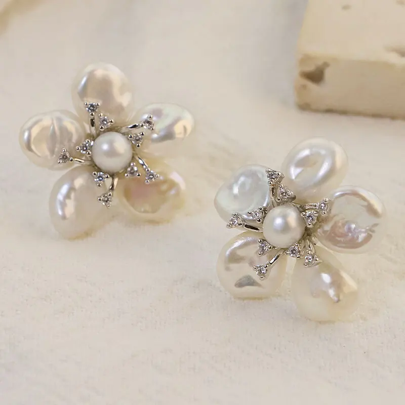 

Original Natural Freshwater Pearl Flower Zircon Earrings Design Stud Earrings for Women Rhinestone Earrings Temperament Jewelry