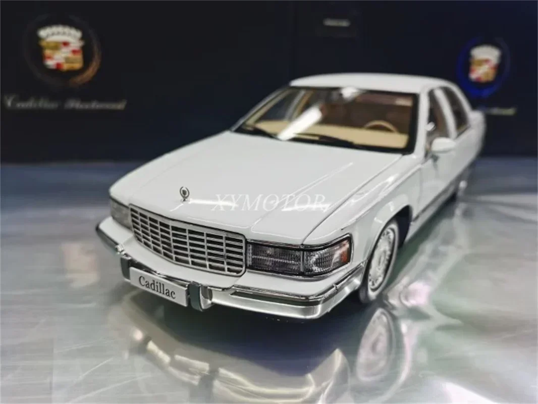 

1/18 For Cadillac Fleetwood Diecast Model Car Boys Girls Gifts Hobby Gifts Collection Ornaments Display Blue/White/Black