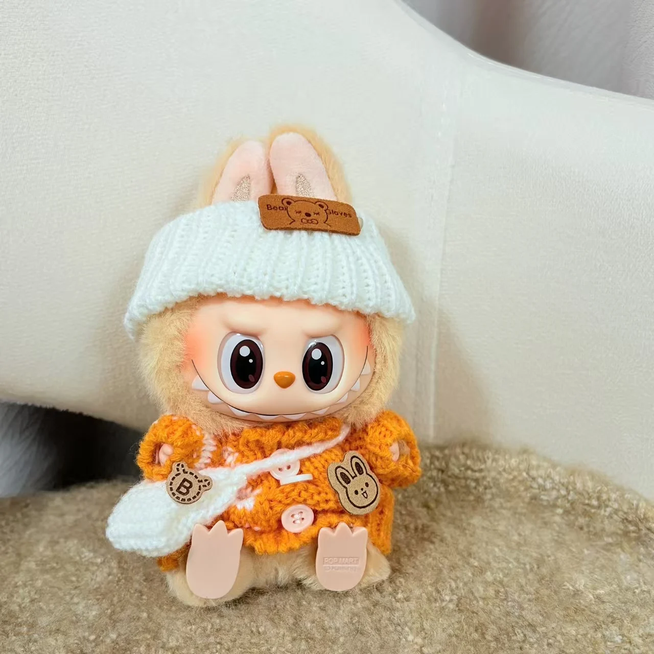 Per 17 centimetri V1/V2 Labubu Vestiti Vestito Labubu Seduta Partito Orso Etichetta Sciarpa Cappello Bottone Maglione Jean Shorts Bambole Accessori