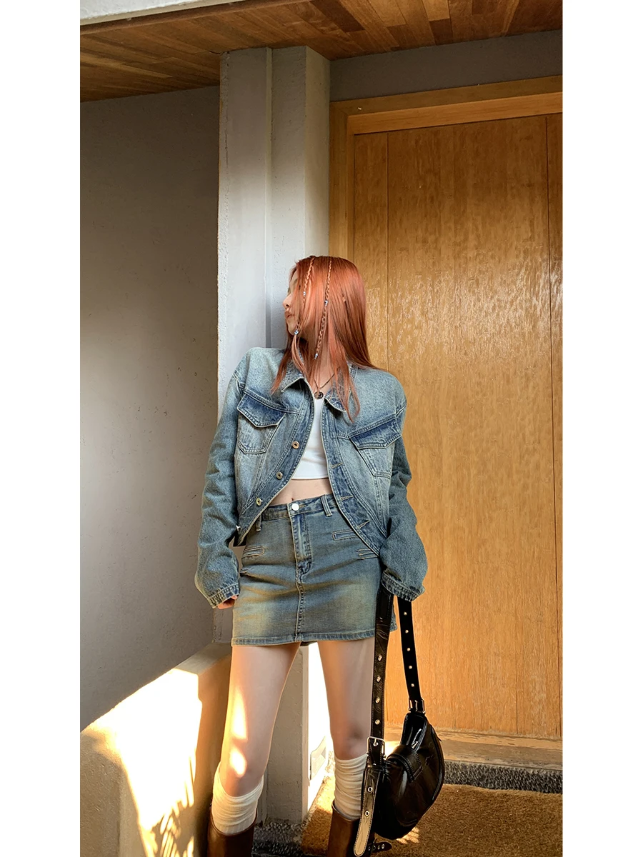 Jaqueta Jeans Vermelha Estilosa para Mulheres, Nova Moda Vintage de Outono 2025, Bonita e Quente, Mistura de Aodão e Poliéster