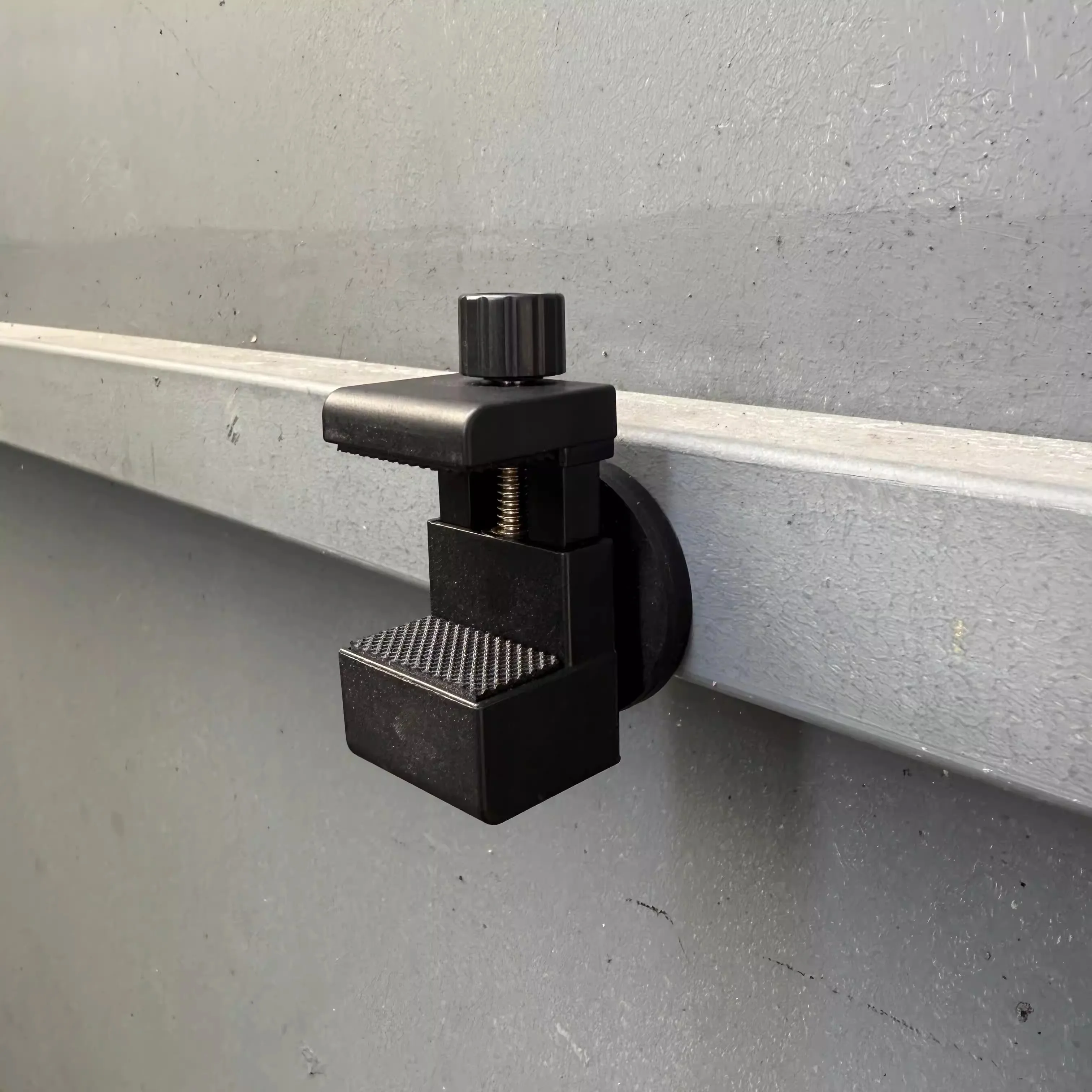 Outdoor Magnet Bracket Screw Tension Clamp Small Camera Bracket Power Bank Bracket