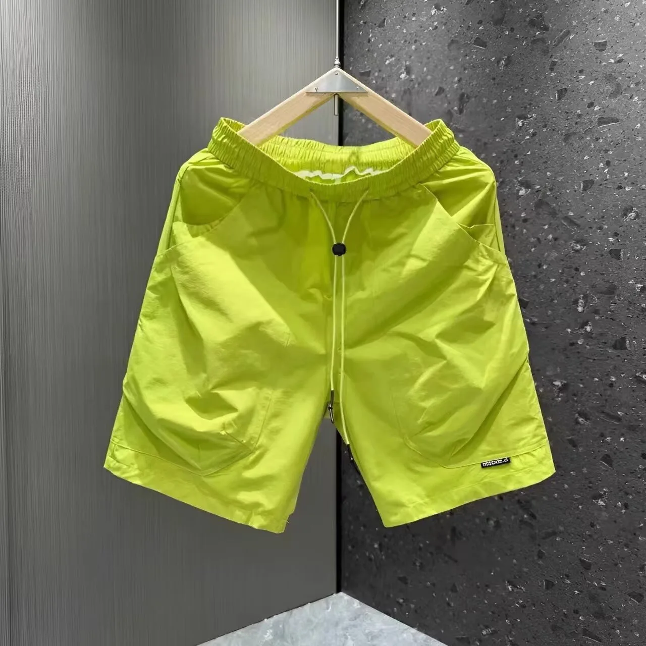 

Новые мужские пляжные шорты, трендовые спортивные штаны с эластичной резинкой на талии, летние шорты для спортзала, корейская мода, уличная одежда, повседневные шорты в стиле Харадзюку для мужчин