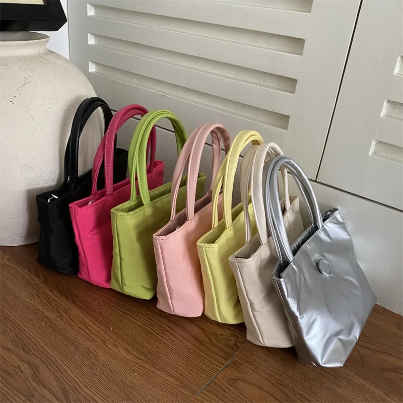 Mini bolso de mano de nailon para mujer, bandolera cuadrada de estilo coreano, bolso de teléfono portátil que combina con todo, monederos para llaves, Otoño e Invierno