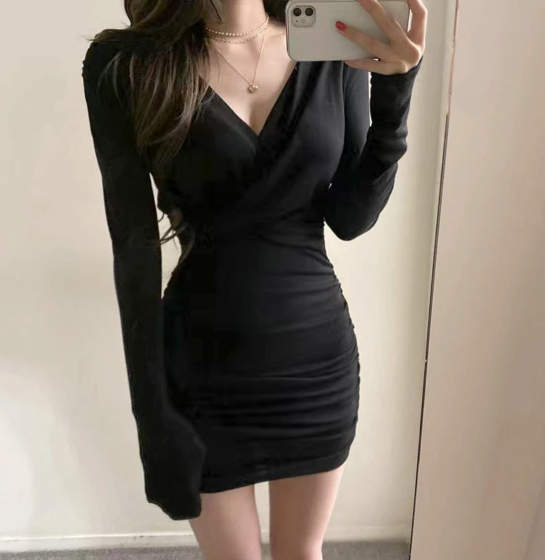 Autumn and winter German velvet sexy slim fit long sleeved niche design V-neck dress for women dresses woman summer 2025 trend