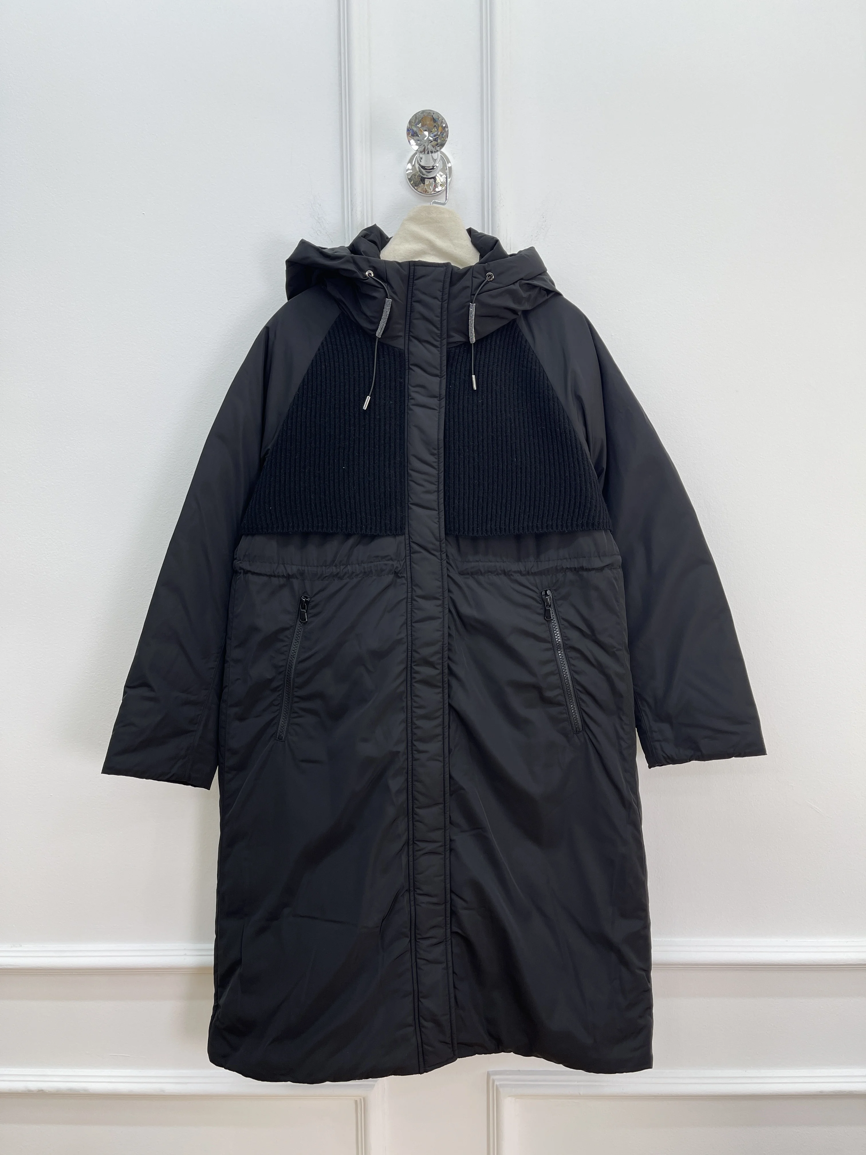 2025 Piumino di media lunghezza autunno e inverno Moda semplice Piumino d'anatra bianco con cappuccio Vita calda Giacca esterna Abbigliamento donna