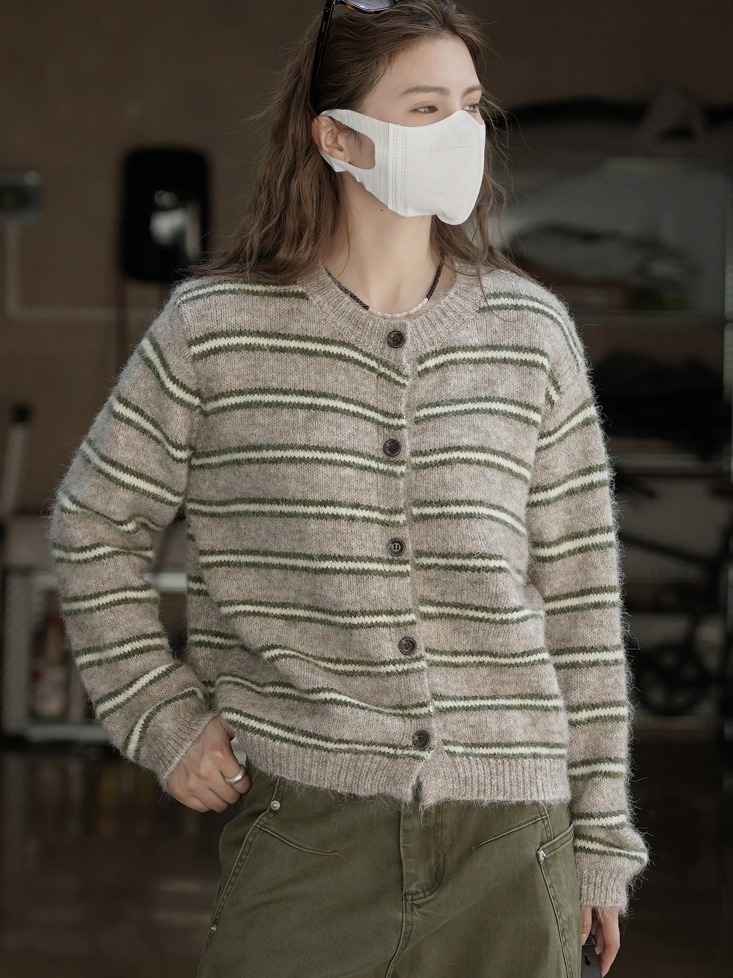 

Зимний новый корейский ретро модный полосатый шерстяной вязаный кардиган с круглым вырезом, свободный и удобный топ для женщин