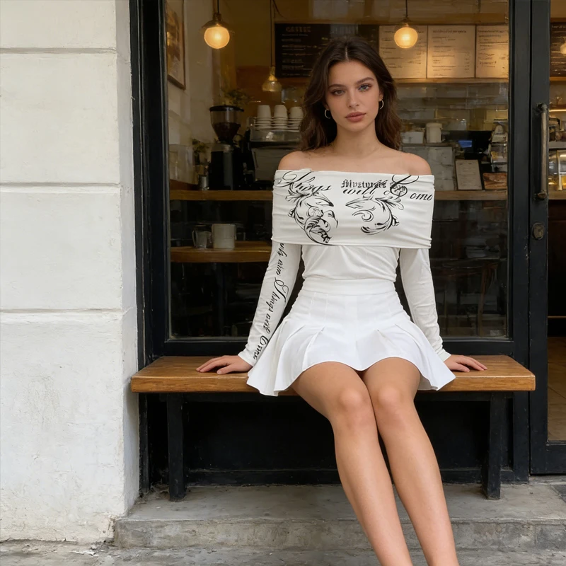 

2026 новый вязаный топ в полоску белого цвета на одно плечо из двух частей с длинными рукавами и темным принтом, облегающий универсальный женский топ