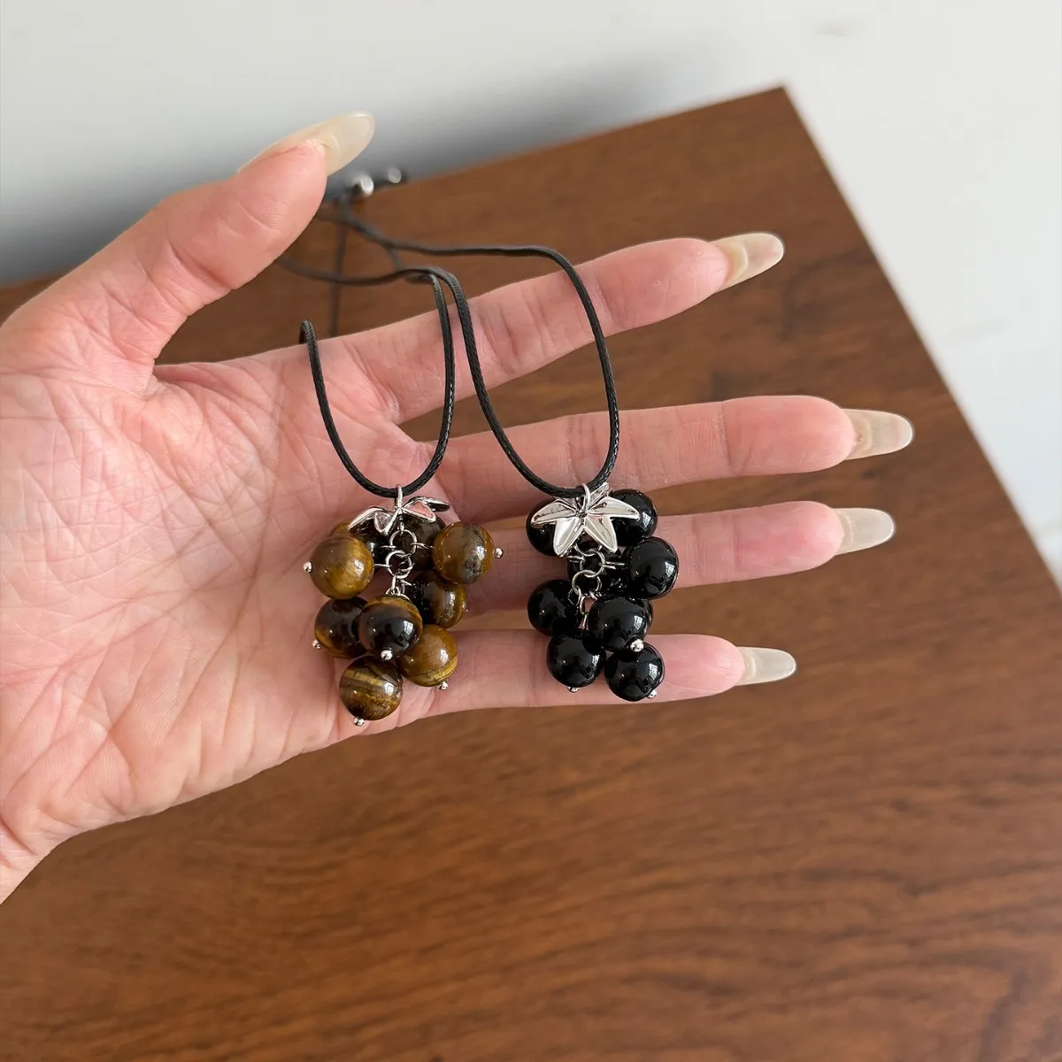 Natural Stone Grape Beaded Necklace Black Cord Tiger Eye Grape Cluster Pendant Necklace Women Vintage Handmade Jewelry Gift