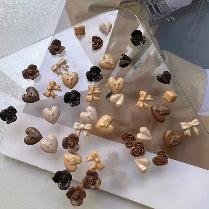 10 stücke Gemischte Harz Kaffee Braun Herz Bogen Band Nagel Charms 3D Winter Soild Farben Nail art Dekorationen Teile Kawaii zubehör