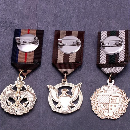 ميدالية هاراجوكو الجديدة للرجال والنساء، بروش بشريط معدني أوروبي وأمريكي، شارة صغيرة، بروش على الطراز البحري، مشبك بدلة