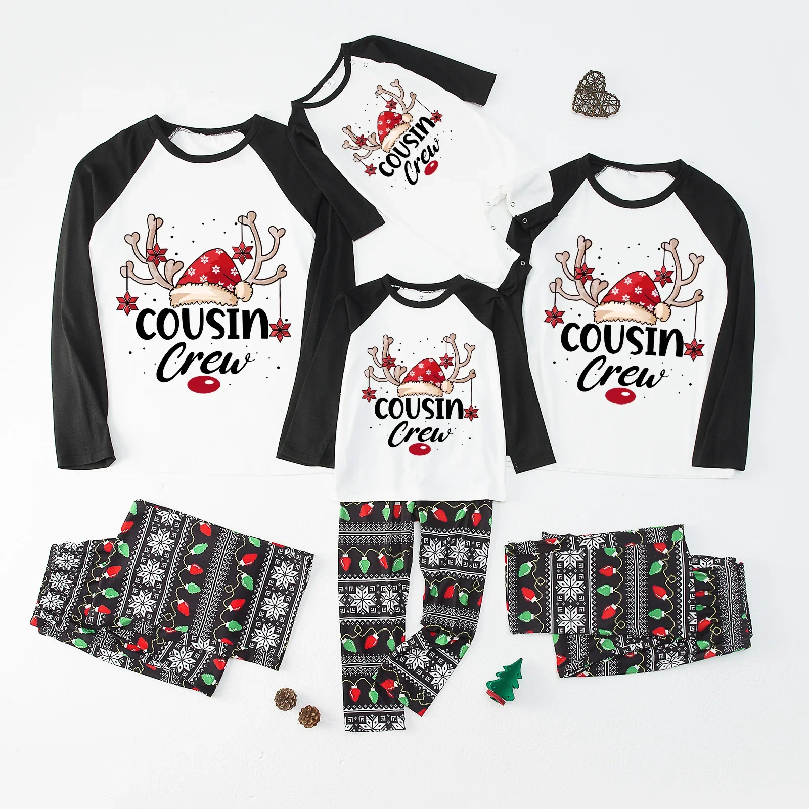 

Одинаковые комплекты для взрослых и детей. Семейные рождественские пижамы. Комплект из 2 предметов. Одежда для сна. Праздничный вид. Пижамы с длинными рукавами. Рождественский образ.