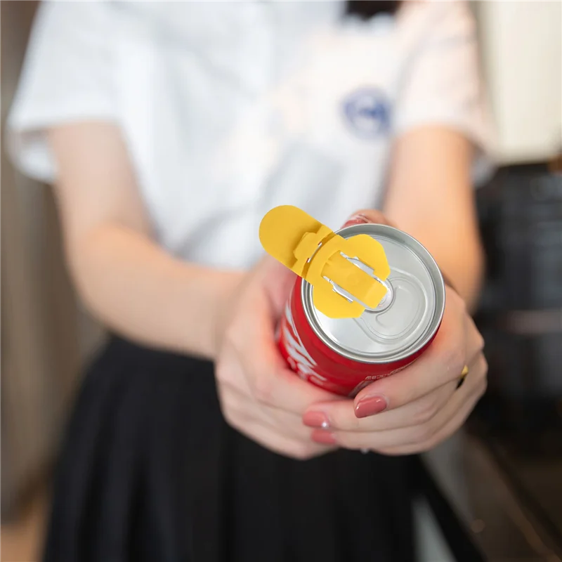 درع مشروبات مشفرة ملونة AA80 وواقي صودا للعائلة، 12 قطعة من فتاحات علامات التبويب البلاستيكية الملونة الممتعة لعلب البيرة أو الصودا