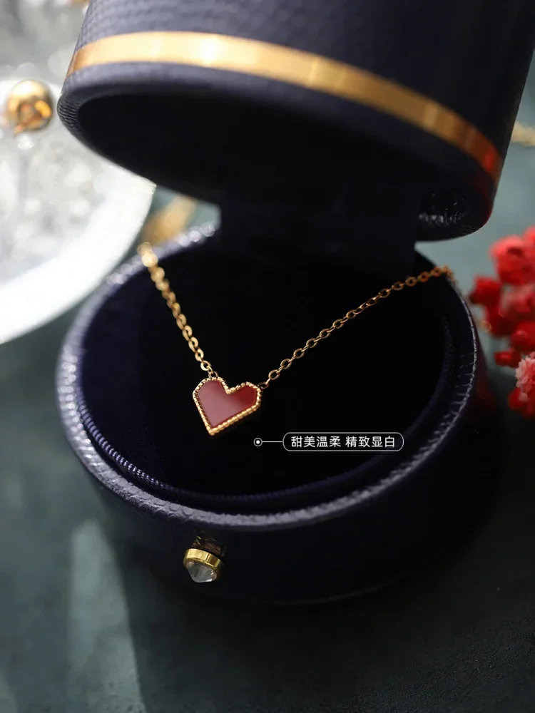 Kalung hati merah kecil 18K berlapis baja Titanium kalung rantai collarbone hati persik wanita strin kalung mewah ringan