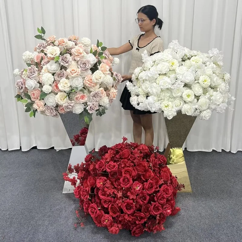 ลูกบอลดอกไม้ประดิษฐ์กุหลาบแดงขาวเหมือนจริงยอดนิยมสำหรับตกแต่งงานแต่งงานและฉากหลัง