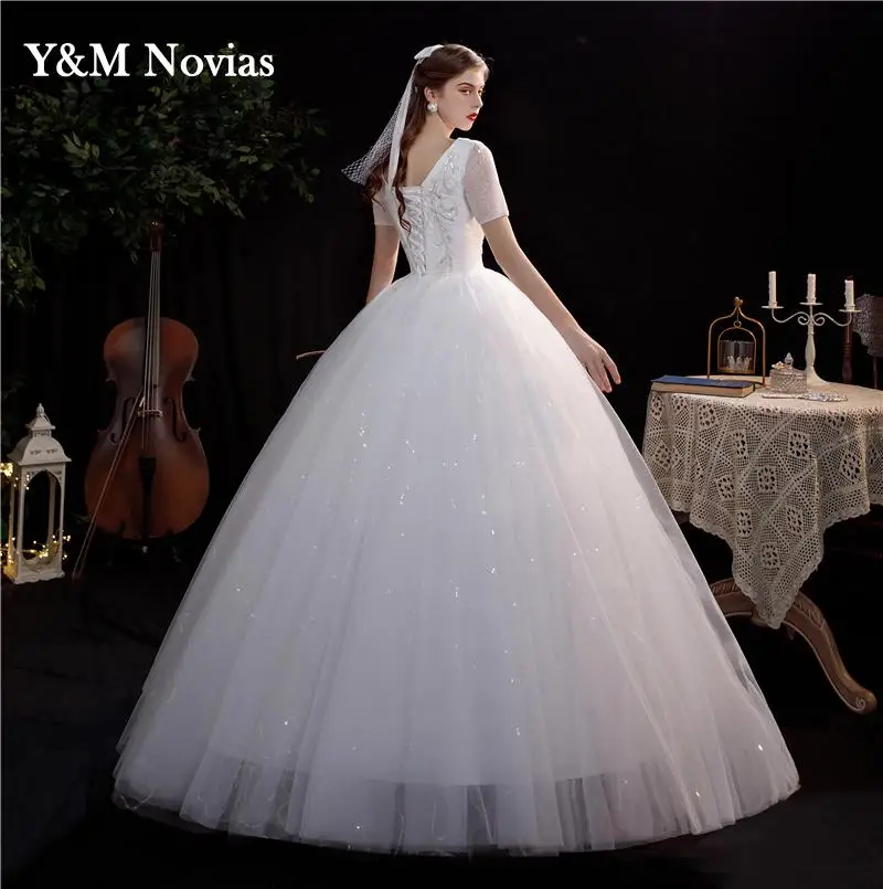 Nieuwe Mode Licht Trouwjurk Vestidos De Novia Ivoren Bruid Jurken V-Hals Droom Prinses Eenvoudige Korte Mouw Kanten Appliques