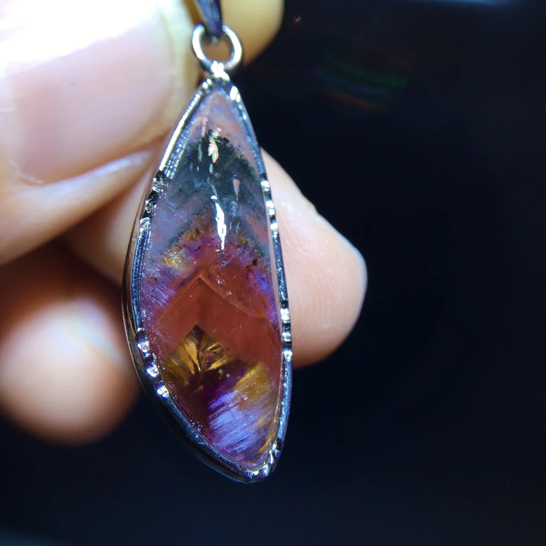 

Натуральный фиолетовый калоксенит, красный ауралит-23, прямоугольный кулон 24,5/9 мм, золотые рутиловые бусины, ювелирные изделия AAAAA