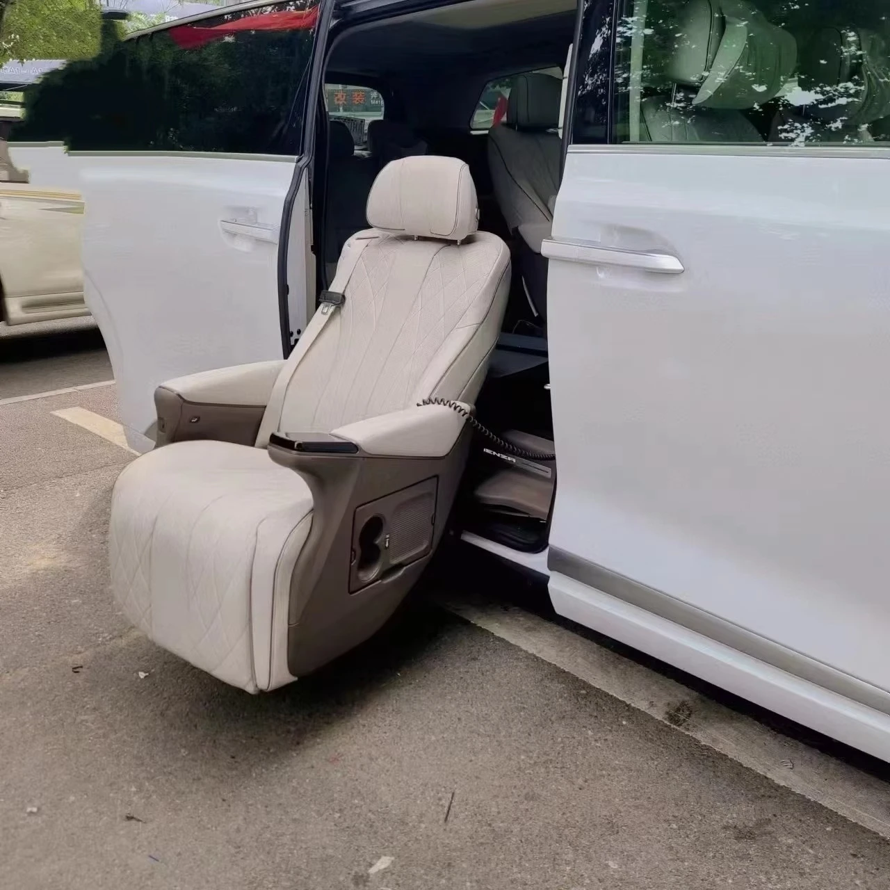 

suitable for various models, easy to use, with rotating function comfortable car seat, with mechanical device, easy to install
