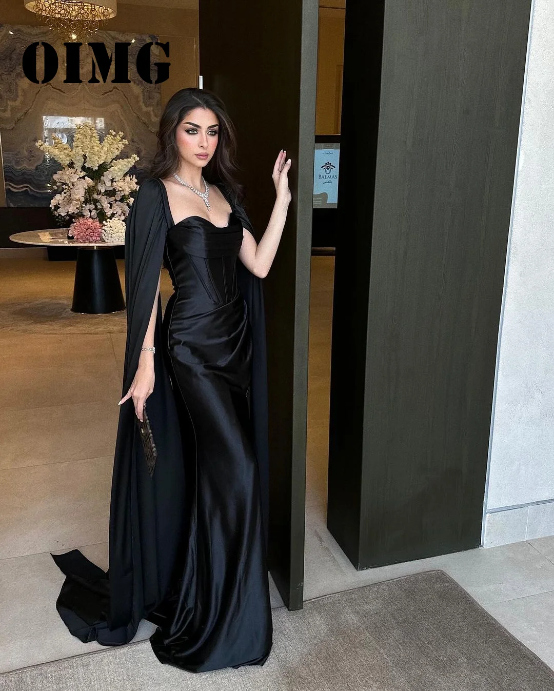 

OIMG New Design Sweetheart Prom Dresses Sleeveless Saudi Arabic Satin Cape Black Backless Women Evening Gowns Formal Party Dress