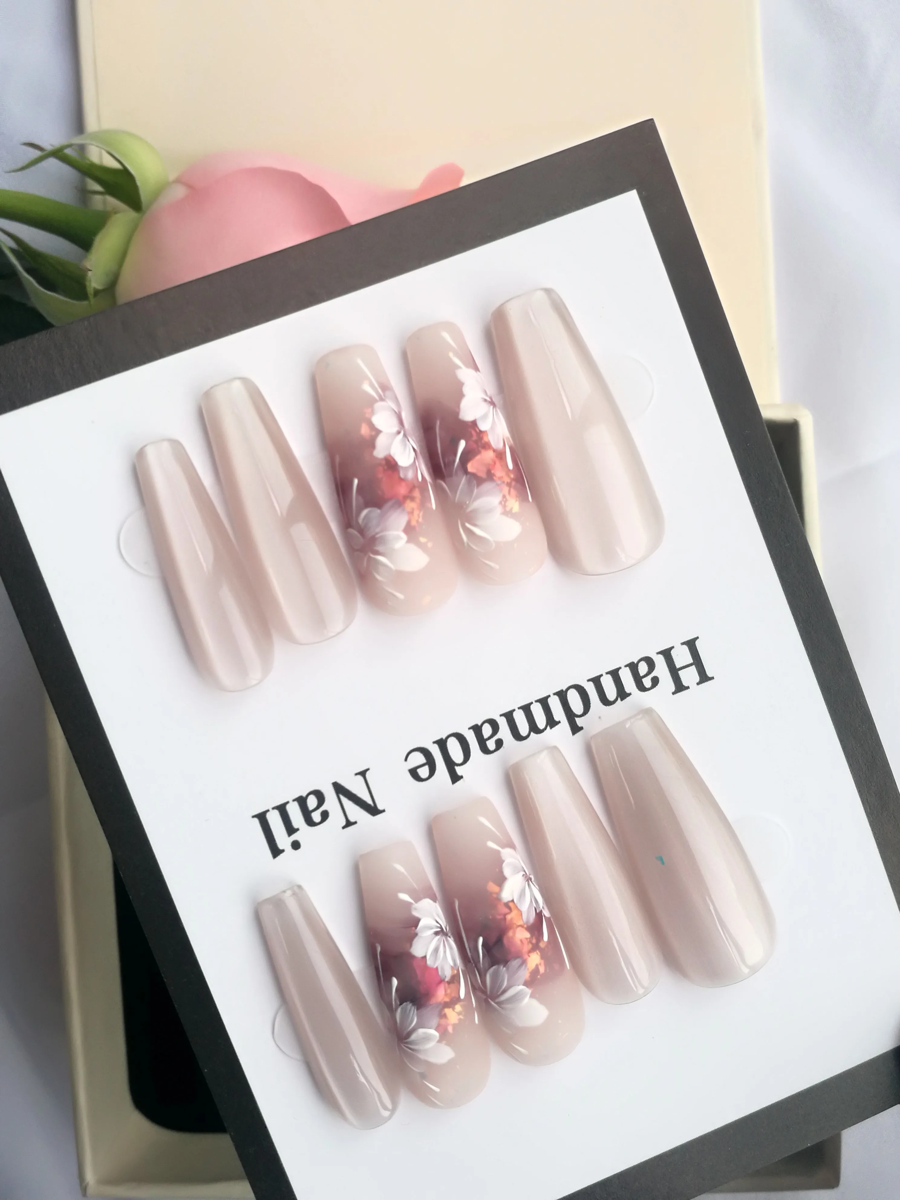 

3.0 Styles of Fingering Fireworks Are Easy to Cool and Fashionable Manicure